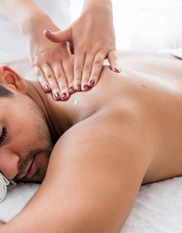 Latina pechugona ofrece masajes eroticos - 3