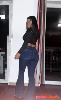 JOVENCITA COLOMBIANA CON PECHOS GRANDES 