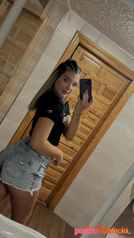 LINDA COLOMBIANITA DE BUENAS CURVAS CARA ANGELICAL - 1