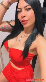 Karina una diablita en busca de diversión ...