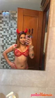 Linda jovencita deseando conocerte fiestera 24h 