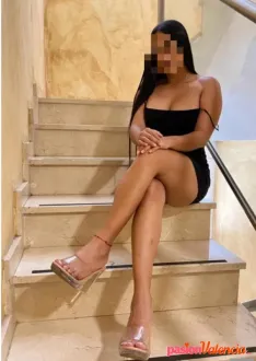 Masajista jovencita de 20, años con doble relax