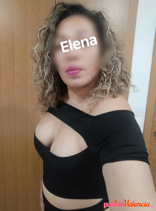 Elena en Xativa con buenos jamones  Rubia alta  - 5