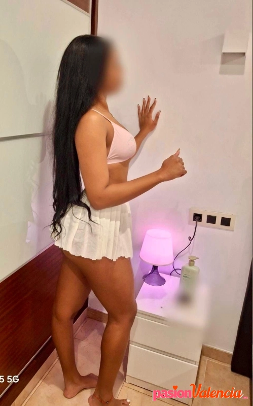 HERMOSA CHICA MUY JOVEN, QUERIENDO PASARLA MUY BIE - 1